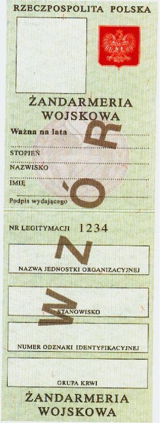 Górna część legitymacji zawiera: 1) napis RZECZPOSPOLITA POLSKA koloru czarnego, 2) orzeł biały w koronie na tle czerwonym, 3) w ramce zdjęcie i pieczęć wyciskowa ø 20, 4) poniższe napisy wykonane na