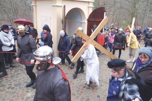 12 REKLAMA REKLAMA Przeżywając w tych dniach Triduum Paschalne, poprzedzające najważniejsze chrześcijańskie święto Zmartwychwstania Chrystusa, odwiedzamy nie tylko kościoły, ale także Kalwarię