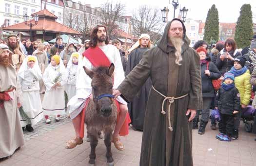 Zgodnie z tradycją Niedzieli Palmowej ulicami miasta przeszedł pochód, towarzyszący Jezusowi, pozdrawiającemu wiwatujący