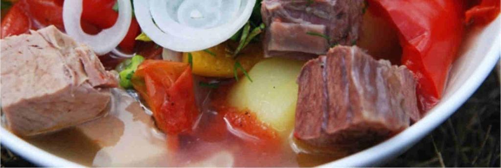 Jest wiele rożnych przepisów na tę zupę i każda rodzina ormiańska modyfikuję ją po swojemu, od warzyw