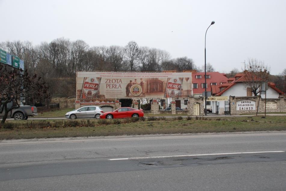 Unii Lubelskiej) Bardzo intensywny ruch samochodowy W bezpośrednim sąsiedztwie stacja paliw Statoil oraz dworzec główny PSK, Zamek Lubelski