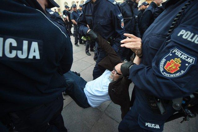 30 WYWIAD Z I WICEPREZESEM ZG, ZDZISŁAWEM BARTULĄ Policja na usługach rządzącej partii? przestrzegamy obecnych policjantów, aby kiedyś nie obudzili się bez emerytur.