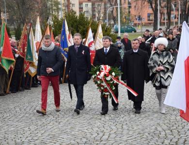 Polska powstała na nowo, a całe te