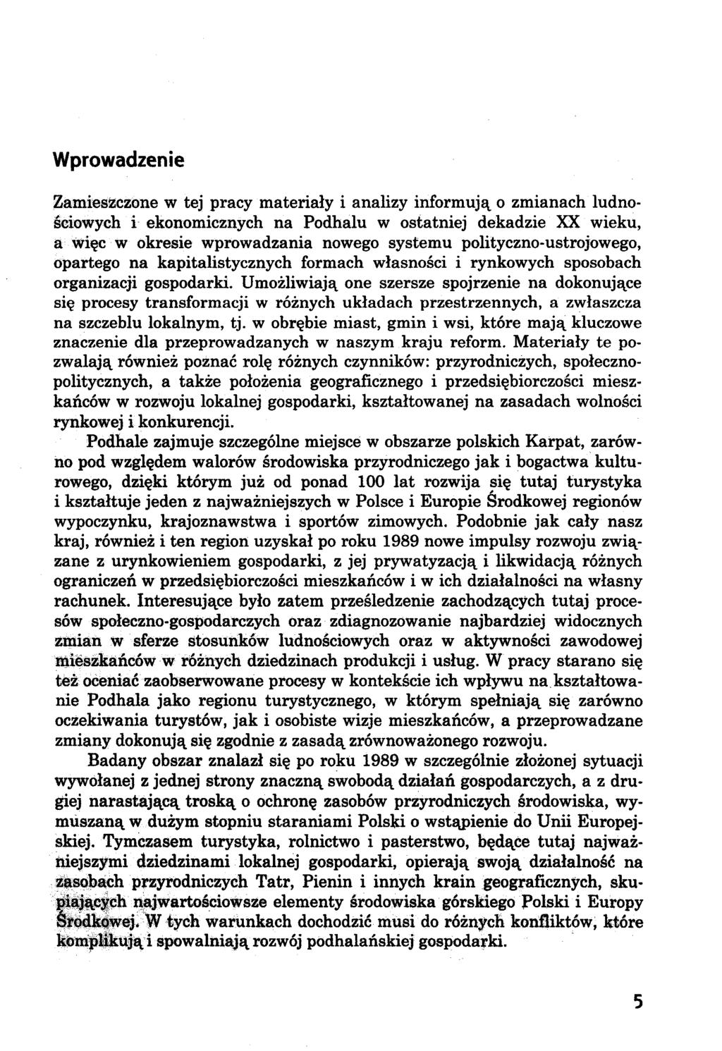 Wprowadzenie Zamieszczone w tej pracy materiały i analizy informują o zmianach ludnościowych i ekonomicznych na Podhalu w ostatniej dekadzie XX wieku, a więc w okresie wprowadzania nowego systemu