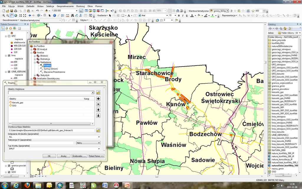 Proste analizy przestrzenne Narzędzie przetnij wykorzystano do zidentyfikowania konfliktów elementów infrastruktury