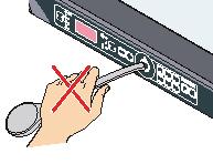 Panel sterowania pieca obsługuje się poprzez wciśnięcie przycisków na nadrukowanej klawiaturze.