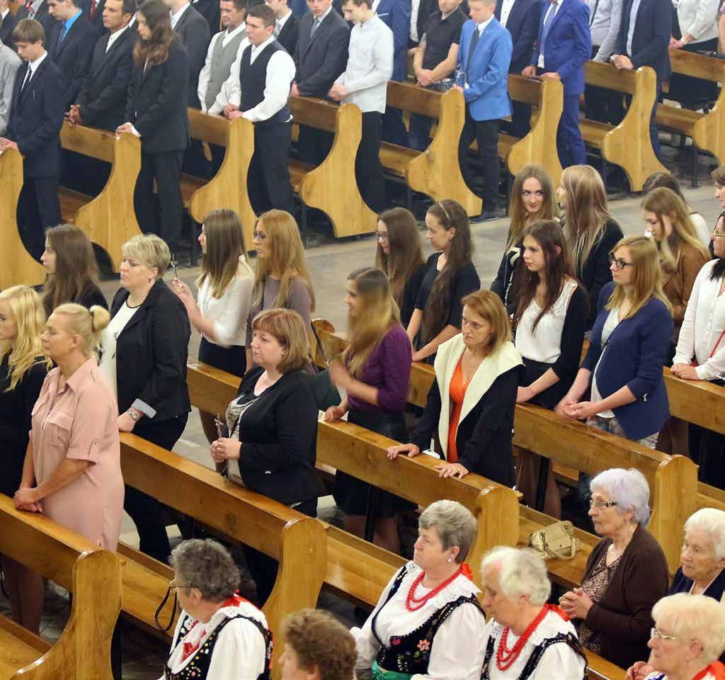 Marcin zaprasza rodziny przyjmujące młodzież na Światowe Dni Młodzieży. Spotkanie odbędzie się w salce na piętrze kościoła. 3.