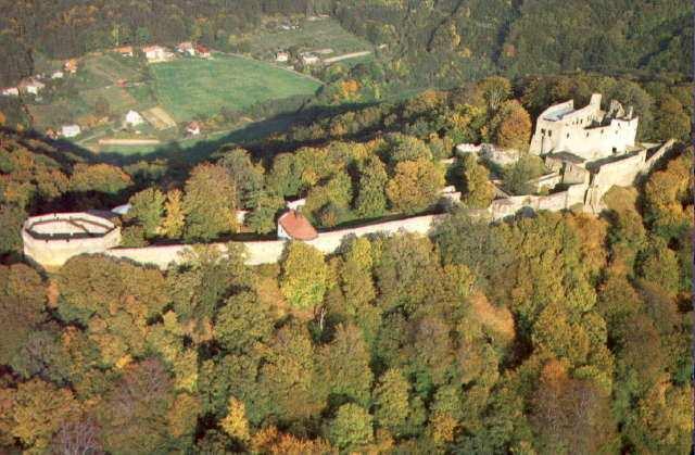 Okrem spomínaného mesta Frýdek Místek je možné na území českého Regiónu Beskydy navštíviť golfový areál na Čeladnej, bylinné kúpele v Komornej Lhotce alebo zrúcaninu hradu Hukvaldy, ktorá je jednou z