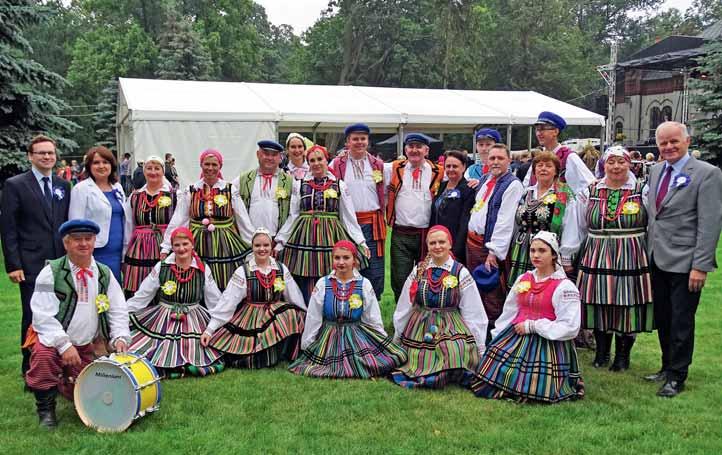 Ceremoniał dożynkowy poprowadził zespół Pieśni i Tańca Ciebłowianie pod kierownictwem p. Katarzyny Małek z Gminy Tomaszów Mazowiecki.