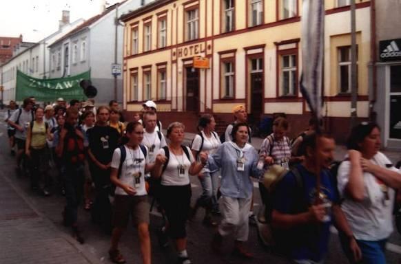 27 lipca 2007 PIELGRZYMKA NA JASNĄ GÓRĘ Z różnych zakątków naszej ojczyzny wyruszają piesze pielgrzymki na Jasną Górę.