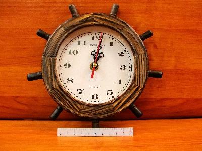 0 / 88 Zegar stojący - koło sterowe, drewniany, na baterie 1xAA;