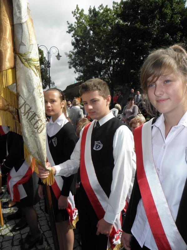 74. ROCZNICA WYBUCHU II WOJNY ŚWIATOWEJ 1 września 2013r. z udziałem przedstawicieli samorządu, stowarzyszeń, instytucji, szkół odbyły się uroczystości 74. ROCZNICY II WOJNY ŚWIATOWEJ.