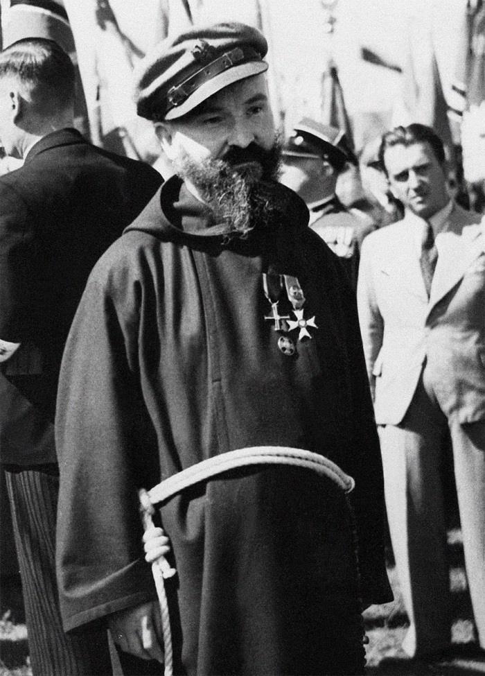 Kapelan polskich Legionów w latach 1914 1917, krakowski kapucyn Kosma Lenczowski (1881 1959) 21 XI. [1914]. Idziemy przez Klucze, gdzie jest fabryka gwoździ.