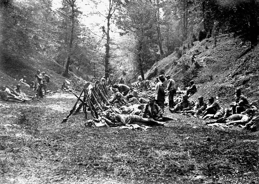 Kadrówka Kadrówkę podobno po raz pierwszy zaintonowano 6 sierpnia 1914 roku tuż po opuszczeniu koszar na krakowskich Oleandrach: Chociaż do