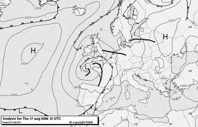 28 Prace Geograficzne, zeszyt 148 Ryc. 8. Mapa synoptyczna dolna, 17 sierpnia 2006 r., godz. 12.00 UTC ( http : //www.knmi.nl/ klimatologie/daggegevens/weerkaarten/, 30.06.2015 ) Fig. 8. MSL pressure map, 17 August 2006, 12.