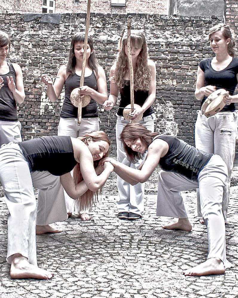 SZTUKA, NIE SPORT WALKI Capoeira jest brazylijską SZTUKĄ walki, obejmującą elementy tańca, akrobatyki i