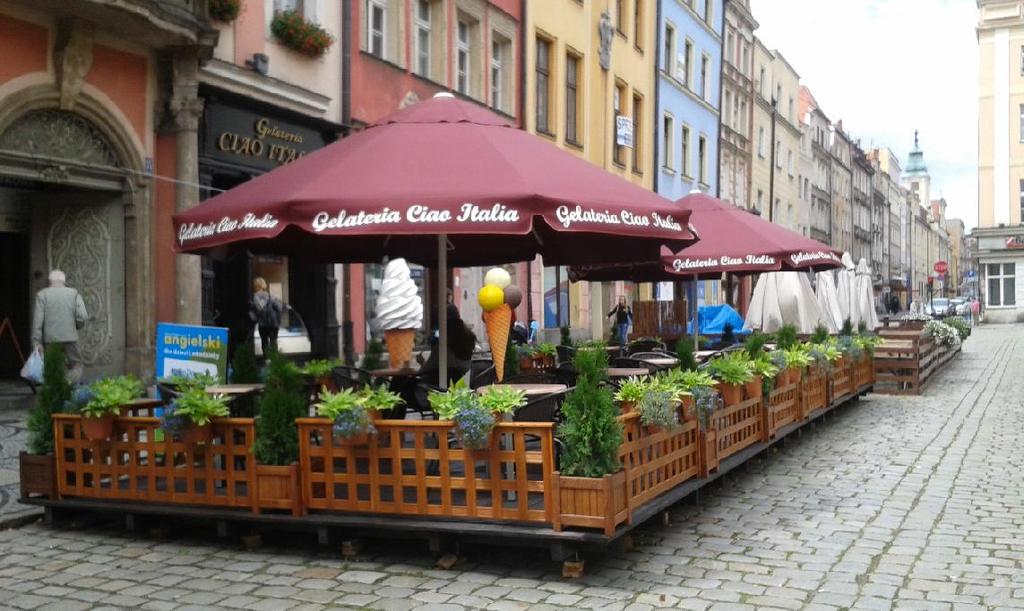 Omawiane zasady są obecnie przedmiotem dyskusji i uzgodnień z Wojewódzkim Konserwatorem Zabytków, a następnie z przedsiębiorcami. Zgodnie z przyjętą zasadą polityki reklamowej tj.