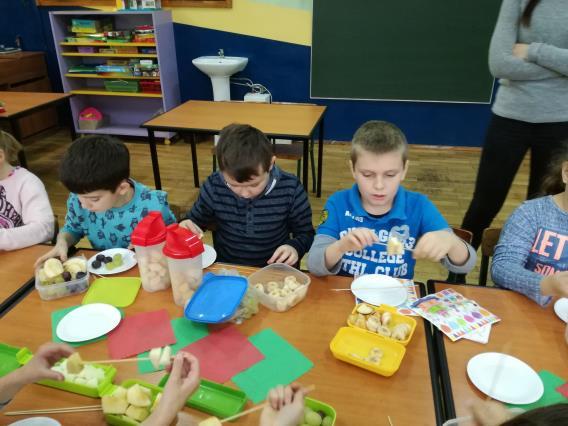 i bliskich, a także wyrabiają postawy