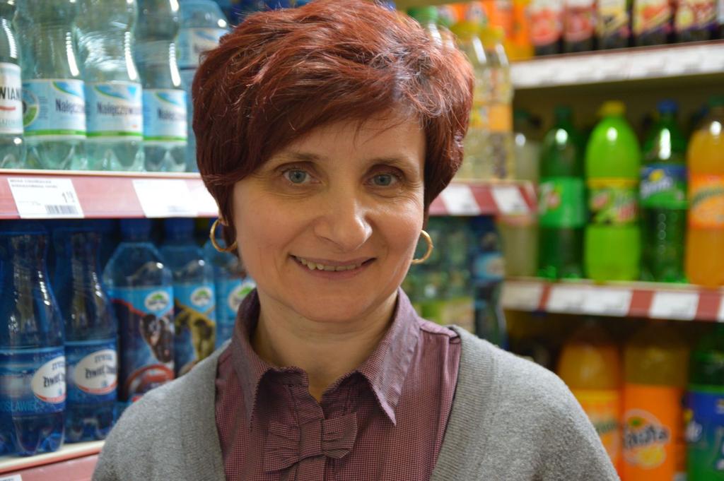 Kierowniczka Teresa Żak lubi kiedy w sklepie dużo się dzieje Źródło: https://www.