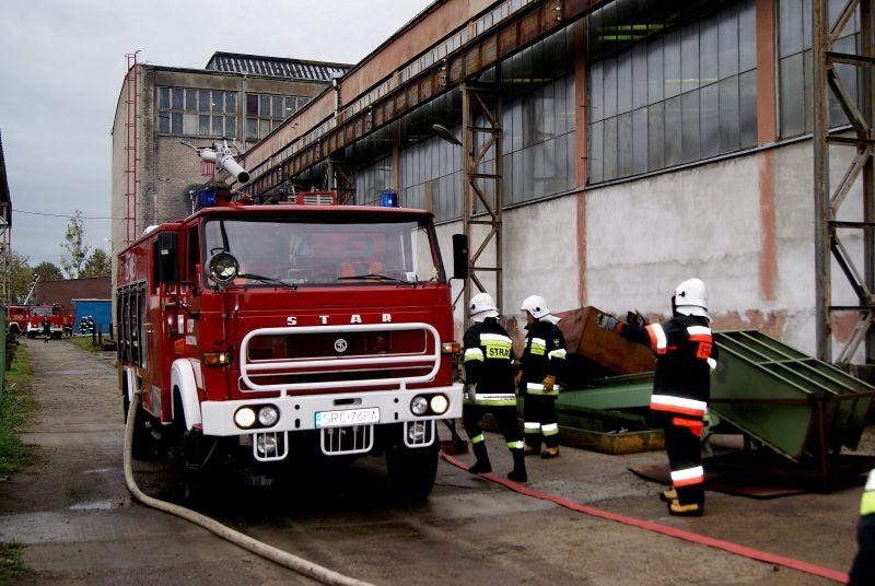 nieczynna stołówka, ambulatorium, garaże i warsztaty samochodowe, stacja paliw, myjnia samochodowa, budynki starej odlewni.