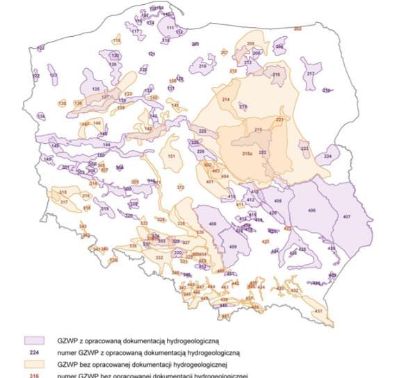 Północna część Gminy Czempiń leży na terenie głównego zbiornika wód podziemnych w strukturach czwartorzędowych - Główny Zbiornik Wód Podziemnych nr 150 Pradoliny Warszawsko-Berlińskiej.