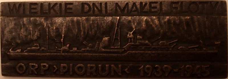 Odlewy w brązie, mosiądzu, cynku wykonała odlewnia Zarządu Portu Gdynia, 42 x 132 mm