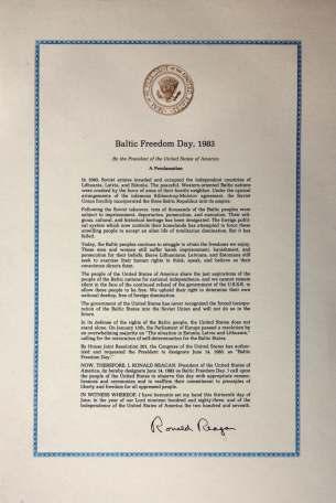 Rankraščiai, dokumentai ir nuotraukos 118. JAV prezidento Ronaldo Reigano (1911 2004) pasirašyta deklaracija dėl Baltijos laisvės dienos paskelbimo 1983 m. birželio 14 d. Su R.