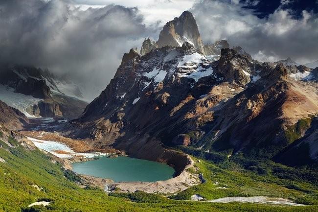 Następnie zatrzymamy się przy lodowcu Balmaceda i udamy się na krótki trekking (około 30 min).