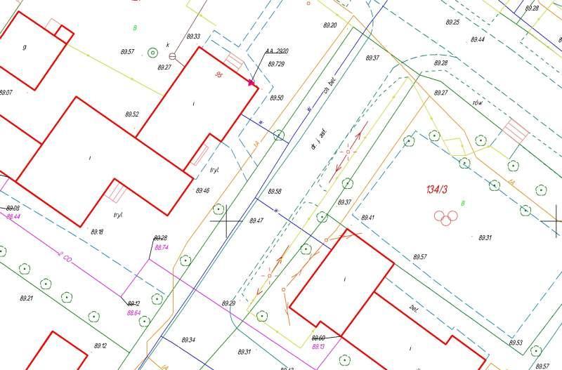 W powiatowej części zasobu gromadzone są: 1) bazy danych: - dla terenów miast oraz zwartych zabudowanych i przeznaczonych pod zabudowę obszarów wiejskich, w systemie teleinformatycznym,