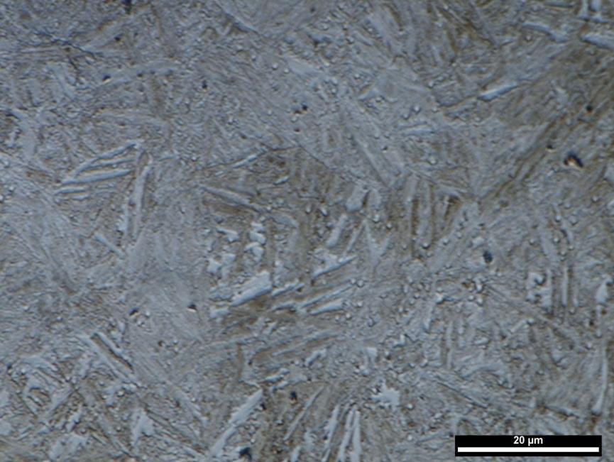 900 O C przez 15 min, szybkiemu chłodzeniu do temp. 260 O C i wytrzymywaniu w czasie 20h; pow. 1000x, czynnik traw. Nital.