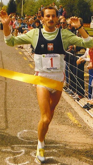 Z lewej Czesław Wilczewski (Podlasie Białystok), który w 1986 roku awansował do światowej czołówki w maratonie.