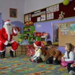 Przyjechał, jest Mikołaj z prezentami!!! wołały dzieci.