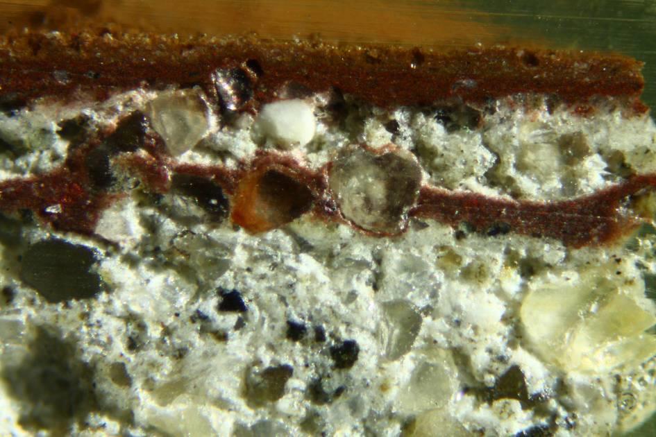 5 4 3 2 1 PRÓBKA 2 i 9. Bartoszyce, kamienica przy Placu Konstytucji 3 Maja 12, bok opaski, ciemny brąz Nr Warstwa Skład chemiczny Rodzaj spoiwa 5. Brązowa 4. Brązowa 3. Szara 2. Brązowa 1.