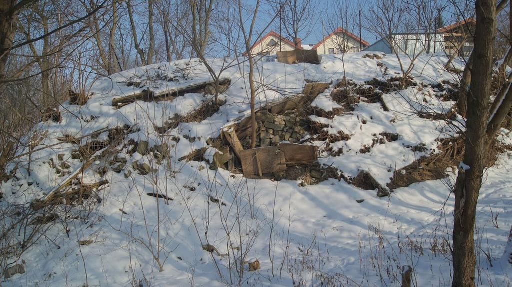 Prowadzenie drogi dla rowerów może być w tym miejscu niemożliwe, tym bardziej, że miejscami skarpa