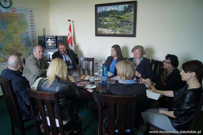 Spotkanie organizacyjne dotyczące Majówki www.lesniowice.lubelskie.pl W dniu 13 kwietnia 2015 r. w Urzędzie Gminy Leśniowice odbyło się spotkanie w sprawie organizacji Majówki" w ramach projektu pn.