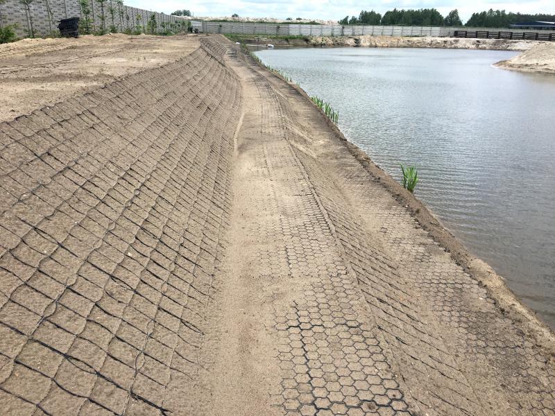 Dzięki temu jest w pełni bezpieczna dla środowiska i neutralna dla wód gruntowych.