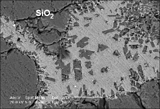 Exemples of slag gas defects on the castings: a) cast plate (Hadfield) and b) cast