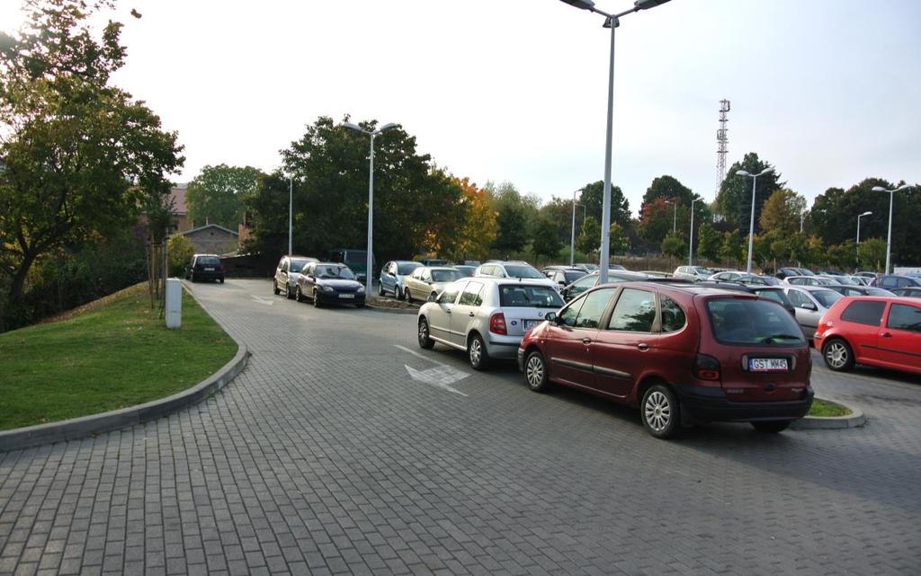 Liczba pojazdów Wymiarowanie potrzeb parkingowych dla Tczewskiego Węzła Integracyjnego. Rys. 3.3 Nieprawidłowe parkowanie zajęcie części jezdni manewrowej.