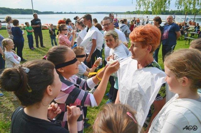 Podsumowanie projektu Dzień Rodzicielstwa Zastępczego 2015 r. Wzorem lat ubiegłych organizator rodzinnej pieczy zastępczej włączył się w obchody Dnia Rodzicielstwa Zastępczego. W dniu 29 maja 2015 r.