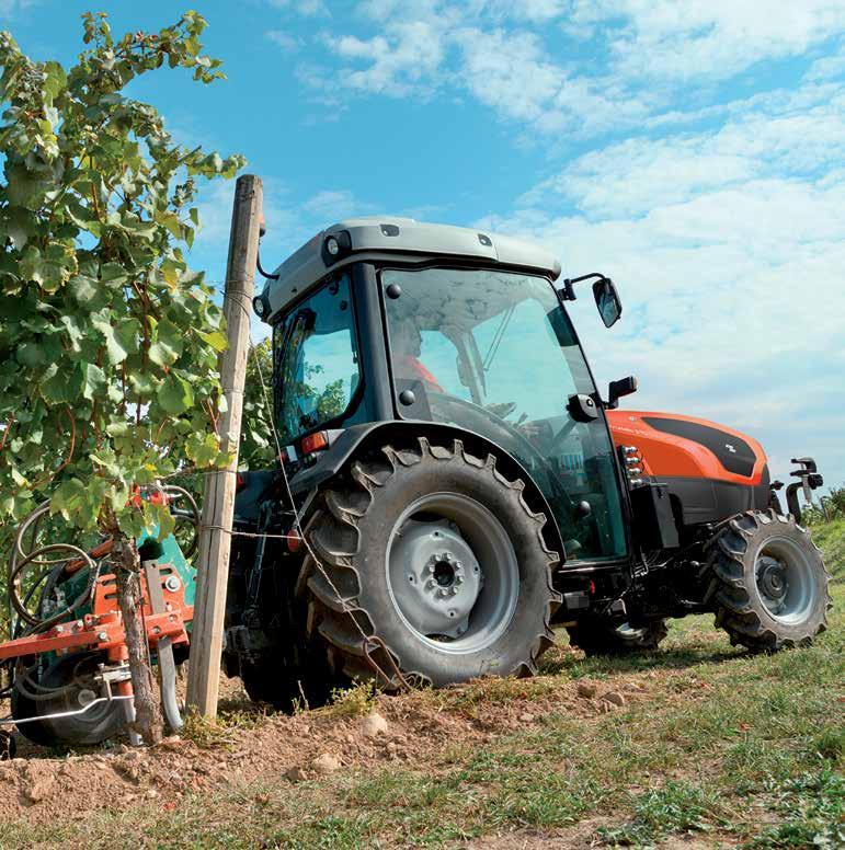 zsynchronizowany wykorzystywany jest w przypadku przyczep z osią napędową, po podłączeniu wału, operator ma do dyspozycji pojazd o napędzie 6x6, co znacznie zwiększa możliwości trakcyjne w bardzo