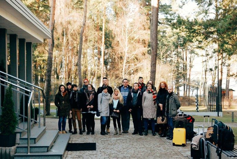 Strona20 W trakcie drugiej części studenckich warsztatów terenowych uczestnicy zostali podzieleni na małe grupy (liczące od pięciu do sześciu osób) i wraz z członkami Zespołu Projektowego mieli za