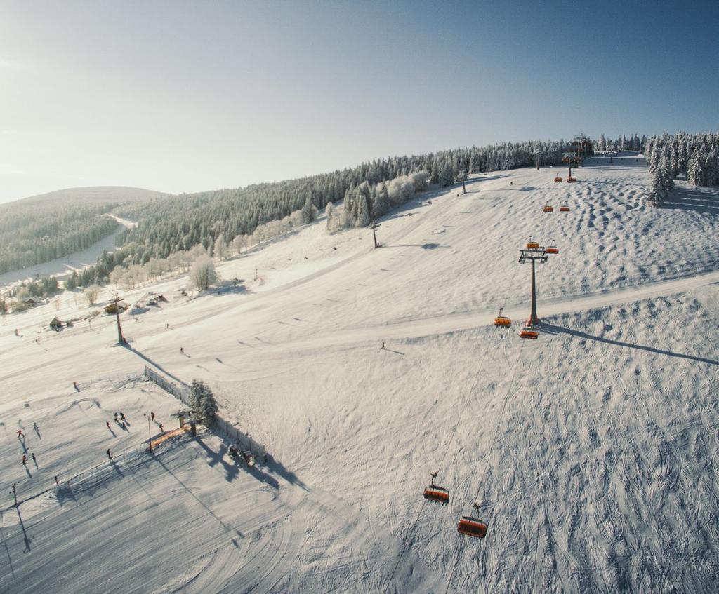 Zieleniec Ski Arena Zimowa stolica Dolnego Śląska oferująca 27 wyciągów i 22 kilometry doskonale przygotowanych tras.