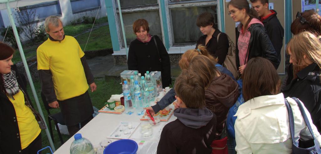 Dążąc do stałego polepszania współpracy ze szkołami Wydział Nauk Biologicznych uczestniczy również w przedsięwzięciach Dolnośląskiego Festiwalu Nauki od początku jego działalności.