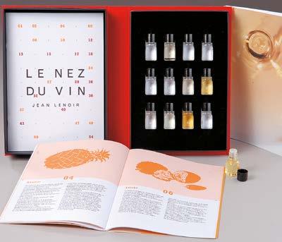 24 ilustrowane teksty wyjaśniają w jaki sposób i w jakiego typu winach rozwijają się kluczowe aromaty. Wszystko poparte przykładami najwspanialszych win z całego świata.