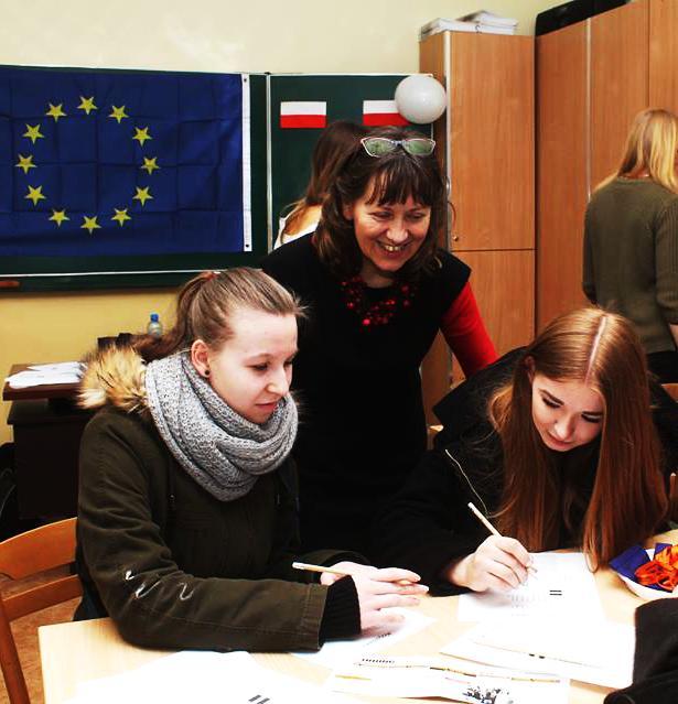 ZESPÓŁ NAUCZYCIELI PRZEDMIOTÓW OGÓLNOKSZTAŁCĄCYCH ZESPÓŁ: HISTORIA / WOS PRZEWODNICZĄCA: URSZULA IZDEBSKA BOŻENA BABULIŃSKA-BALAWAJDER