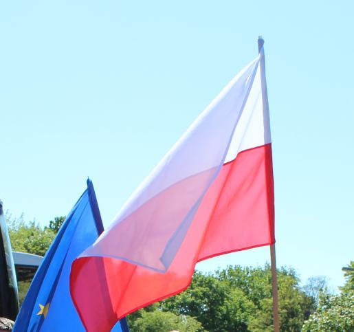 KLUB GROTA UROCZYSTOŚCI PATRIOTYCZNE (SZTANDAR) MAŁGORZATA KOCHANOWSKA, ALICJA BUCZKOWSKA, IZABELA