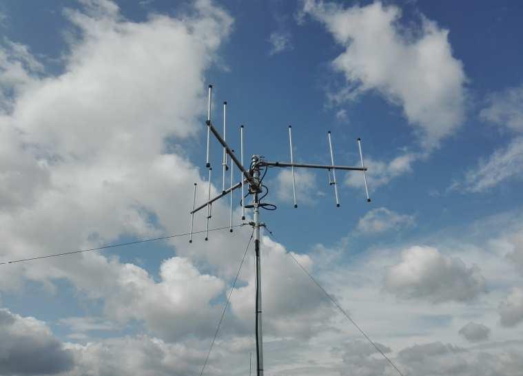 ANTENY SEKTOROWE W kilkunastu lokalizacjach zastosowano anteny sektorowe firmy HELIX, które