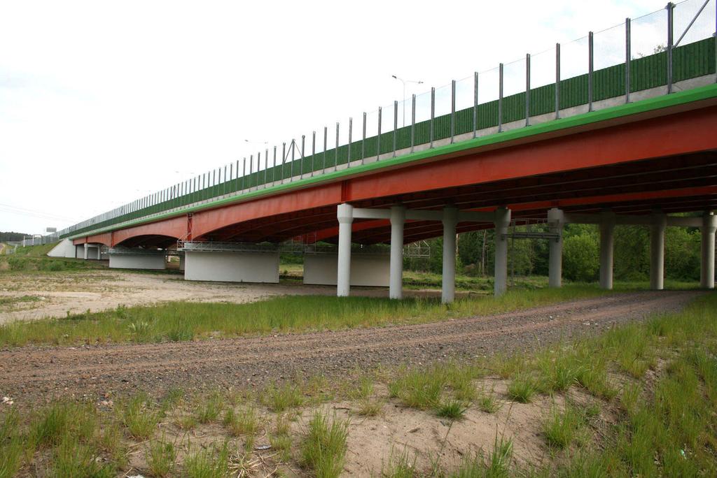 Przejście dla dużych zwierząt pod mostem nad Obrą-duże wymiary pozwalają na wykorzystanie