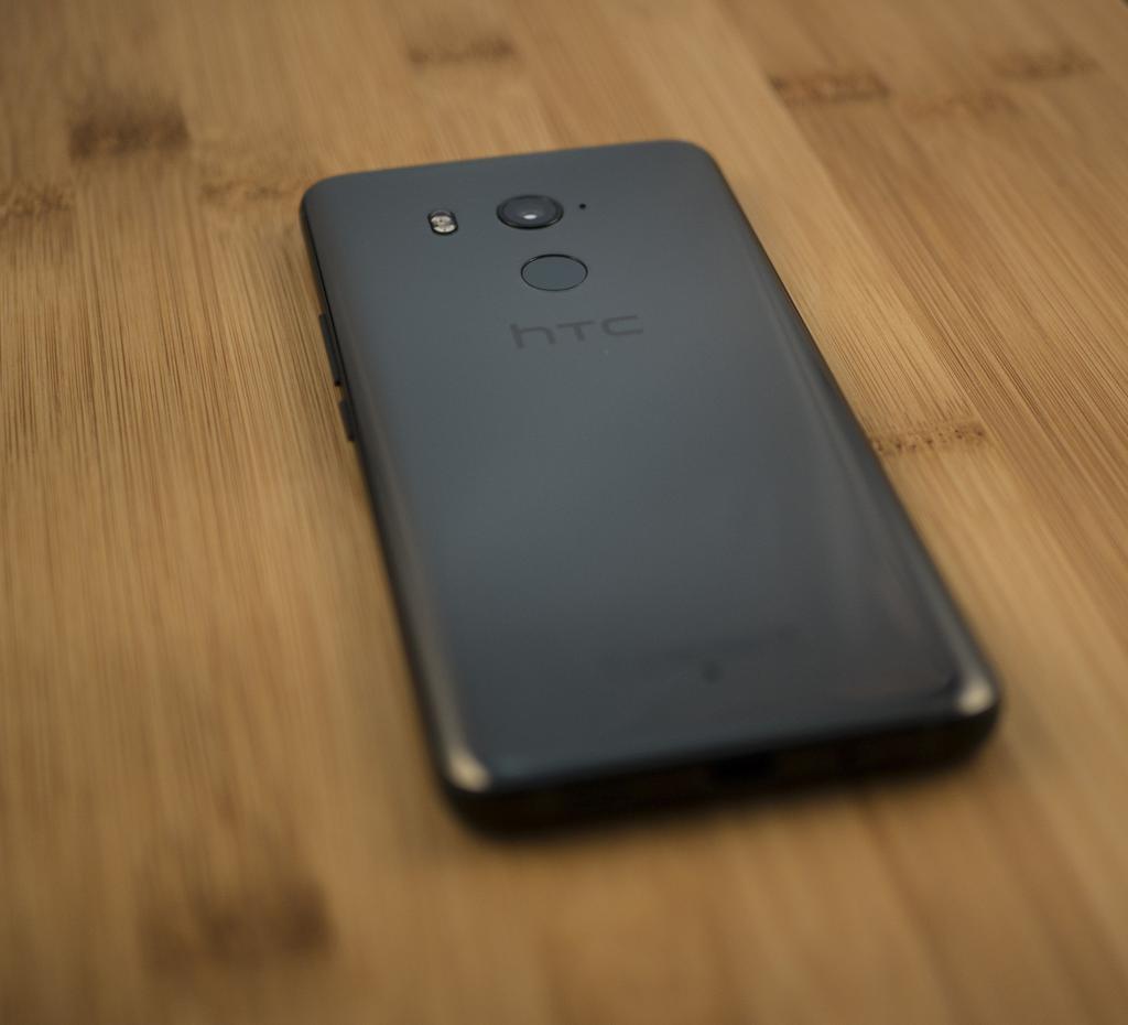 Specyfikacja techniczna HTC U11+: Wymiary: 158.5 x 74.9 x 8.