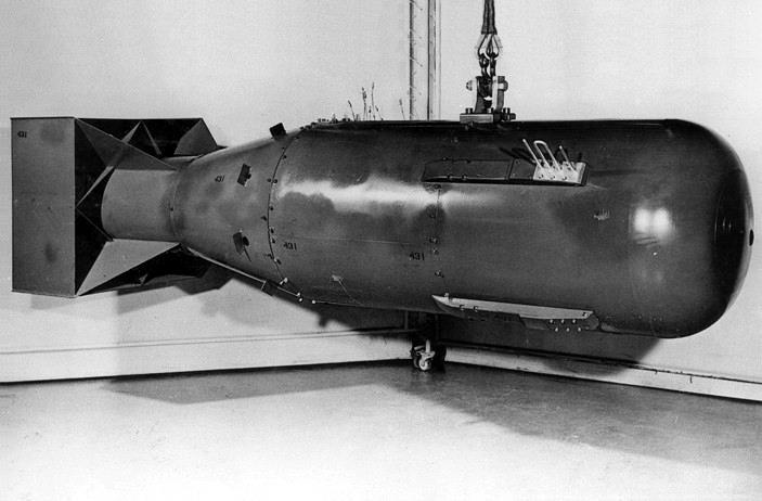3. Pierwsze testy atomowe różnych państw [MR]: Pierwszy test atomowy został przeprowadzony przez Stany Zjednoczone w 1945 roku i nosił nazwę Trinity.
